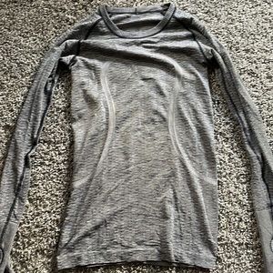 Lululemon: Swiftly Tech Long Sleeve Size 6